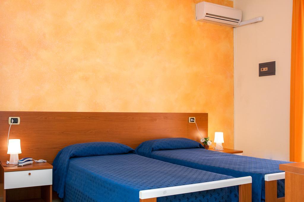 Megaron Hotel بوزالو الغرفة الصورة