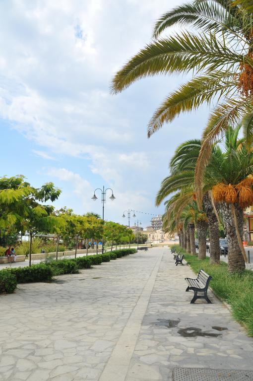Megaron Hotel بوزالو المظهر الخارجي الصورة
