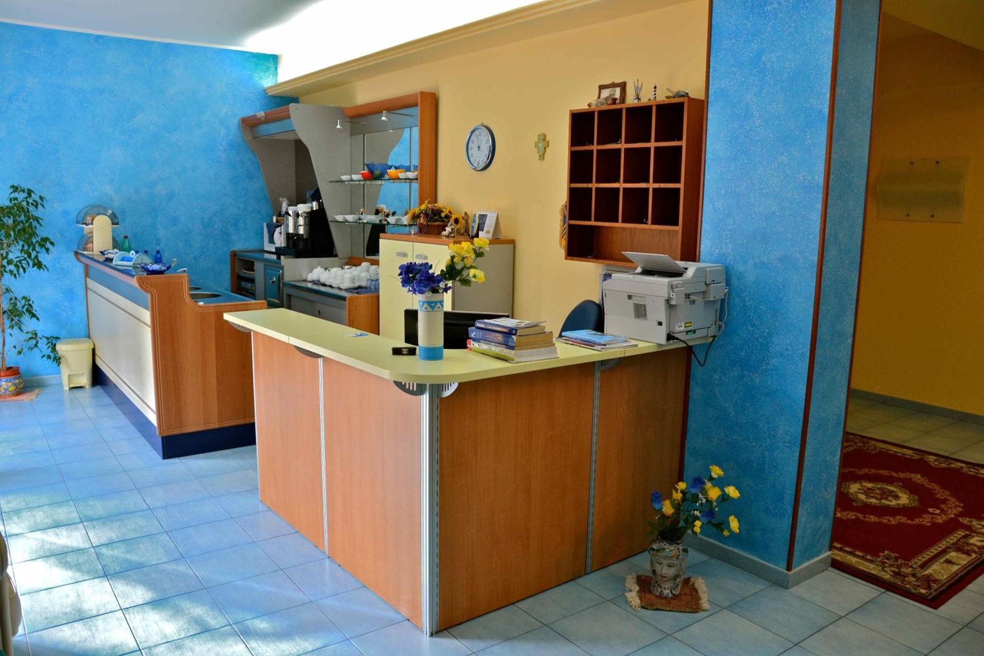Megaron Hotel بوزالو المظهر الخارجي الصورة