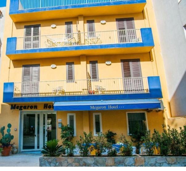 Megaron Hotel بوزالو المظهر الخارجي الصورة