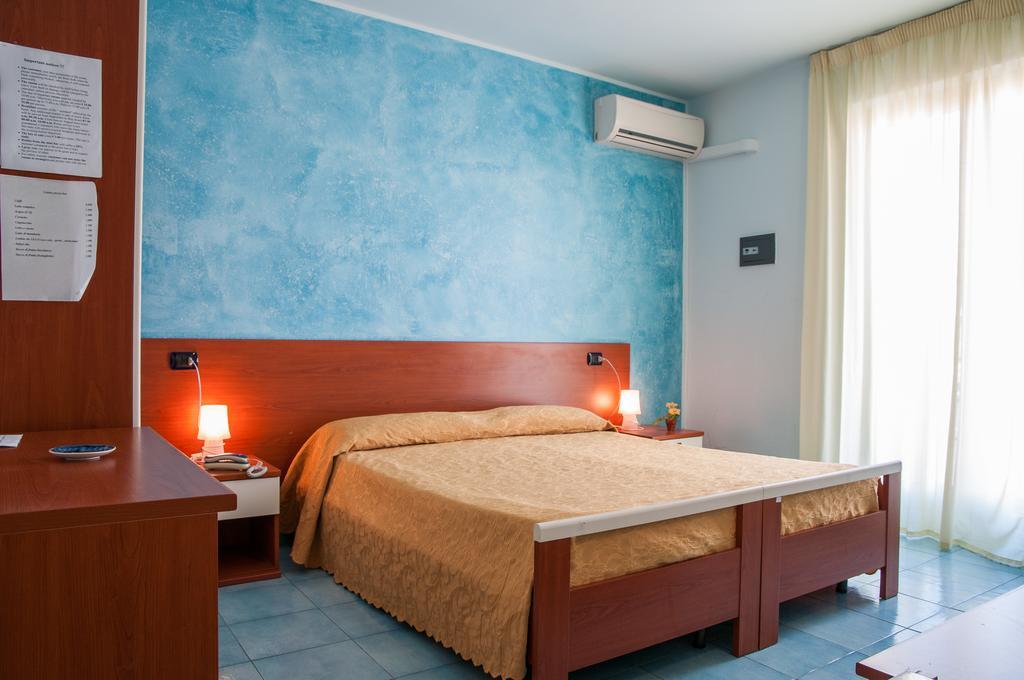 Megaron Hotel بوزالو المظهر الخارجي الصورة