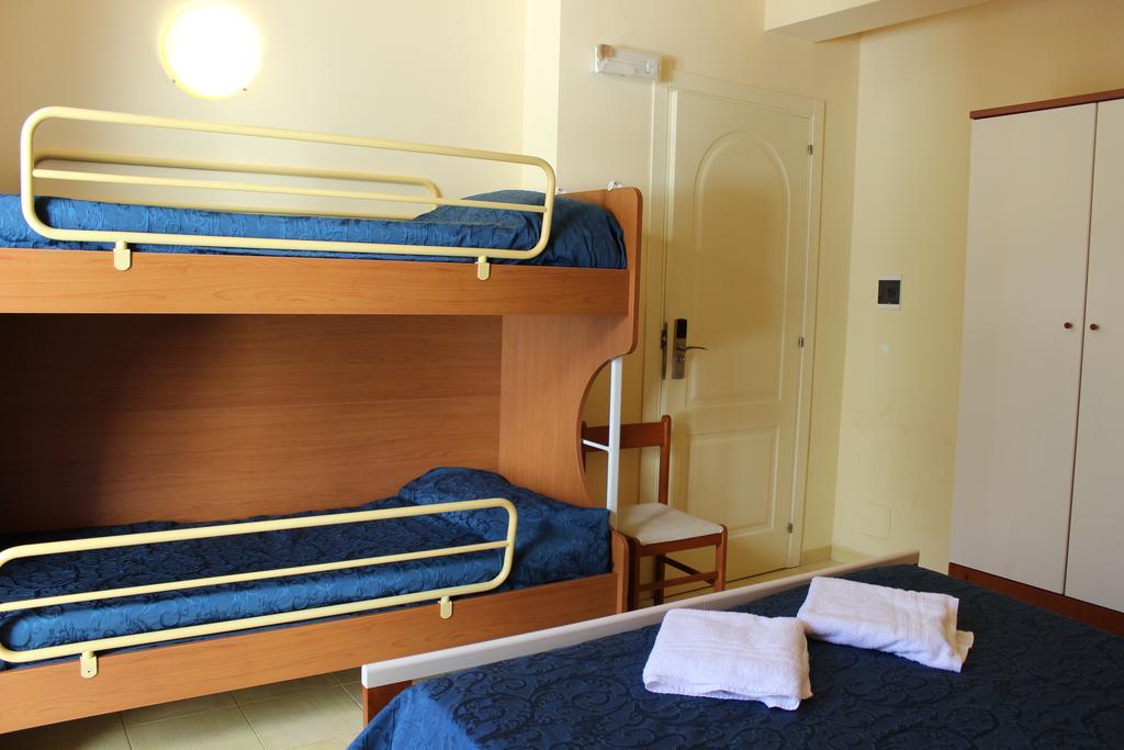 Megaron Hotel بوزالو المظهر الخارجي الصورة