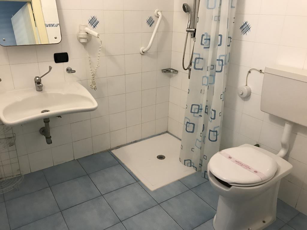 Megaron Hotel بوزالو المظهر الخارجي الصورة