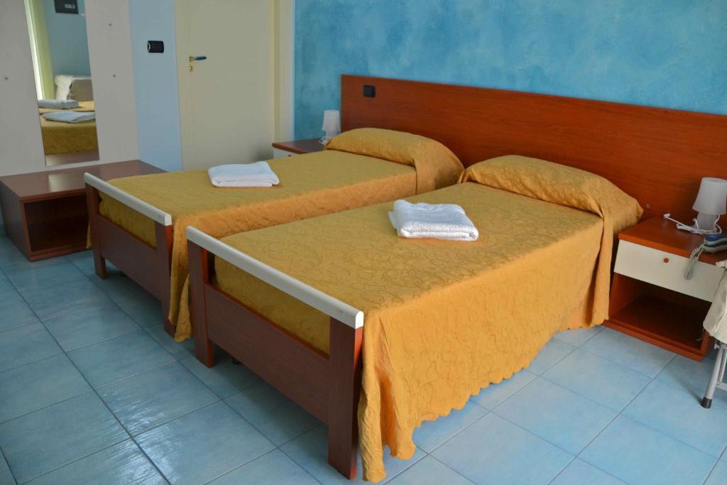 Megaron Hotel بوزالو الغرفة الصورة